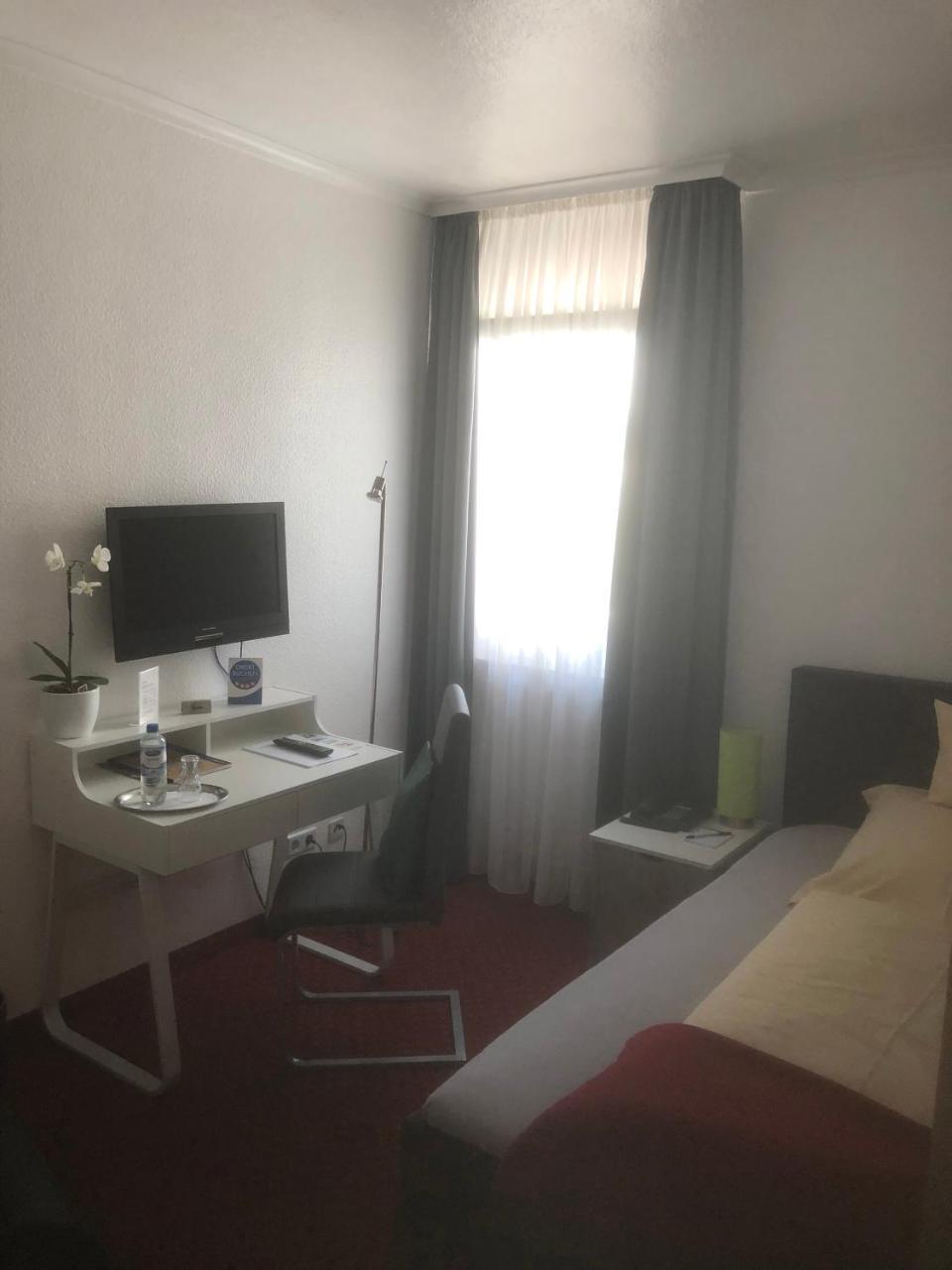 Hotel Sechzehn Leverkusen Exterior foto
